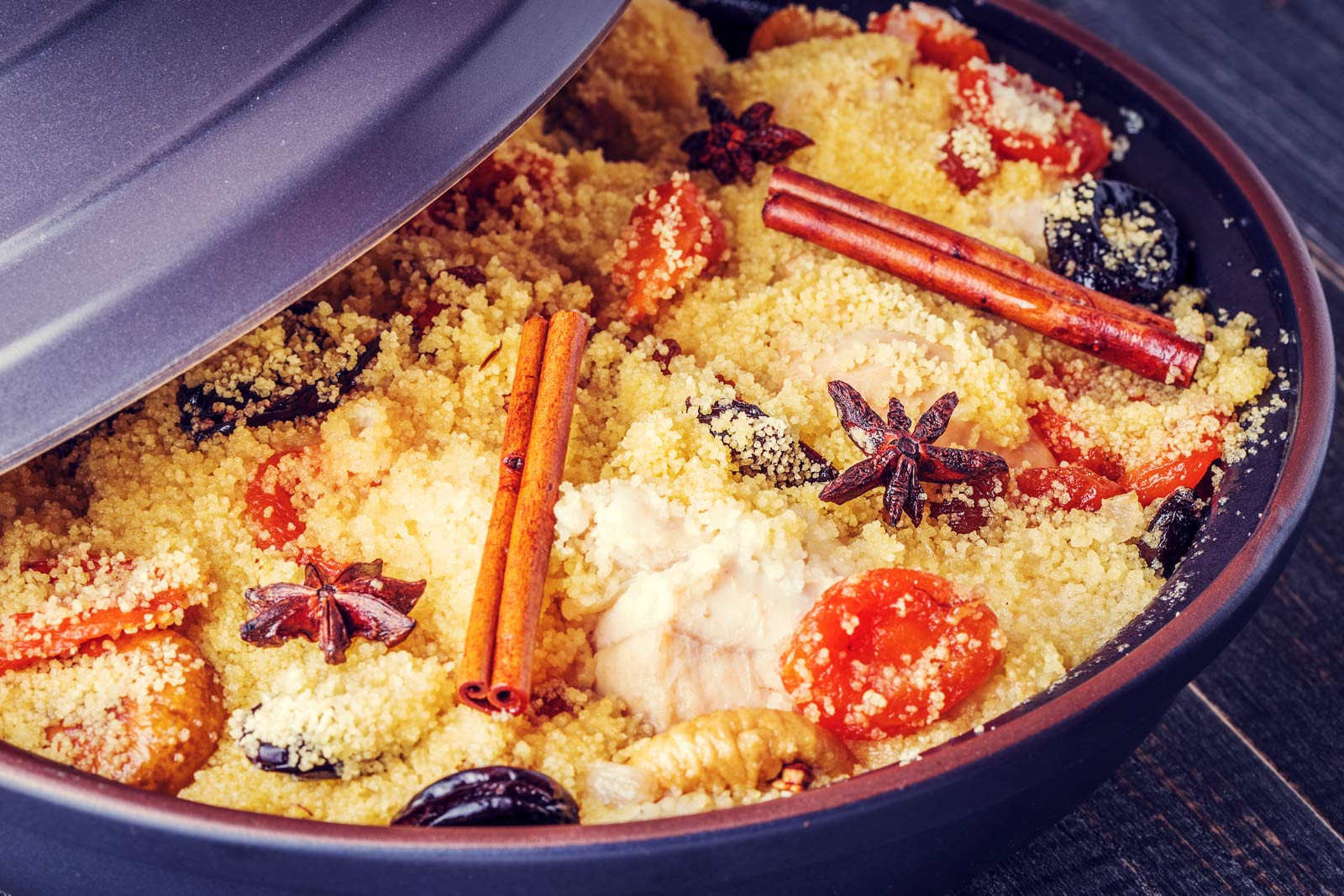 Köstliches marokkanisches Essen zum Essen in Marokko oder zu Hause.