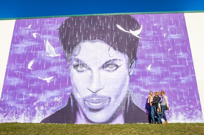 Purple Reign: Eine Feier der Kreativität bei einer Prince-Tour und Paisley Park
