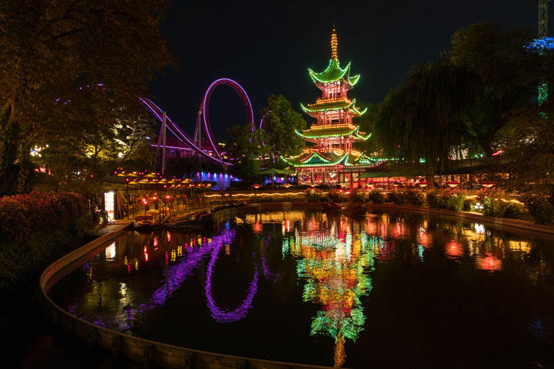 Tivoli Gardens – Der bezaubernde Vergnügungspark und Lustgarten von Kopenhagen