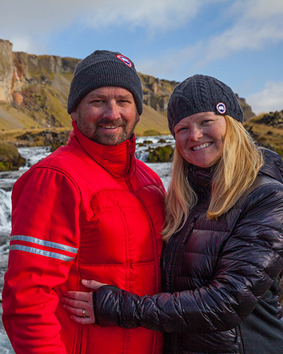 Über THE PLANET D  THE PLANET D ist eine der führenden Reisewebsites, die von Dave Bouskill und Debra Corbeil gegründet wurde. Dave und Deb sind ein kanadisches Paar, das seit fast einem Jahrzehnt gemeinsam reist und die Welt erkundet.  Auf ihrer Website teilen sie ihre Geschichten, Abenteuer und Reiseerfahrungen aus über 100 Ländern, die sie besucht haben. Sie schreiben auch informative Reiseführer und Tipps für Reisende, um Menschen dabei zu helfen, ihre eigenen Reiseabenteuer zu erleben.  THE PLANET D hat zahlreiche Auszeichnungen erhalten, darunter den Preis für den besten Reiseblog bei den Canadian Tourism Awards und den Top 10 Travel Influencer bei Forbes.  In ihrer Freizeit lieben es Dave und Deb zu wandern, zu tauchen und die Natur zu erkunden. Sie arbeiten auch als Fotografen und Filmemacher und haben mit verschiedenen Marken und Unternehmen zusammengearbeitet, um einzigartige Reisegeschichten und Inhalte zu erstellen.