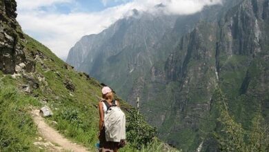 Hiking the Tiger Leaping Gorge in China