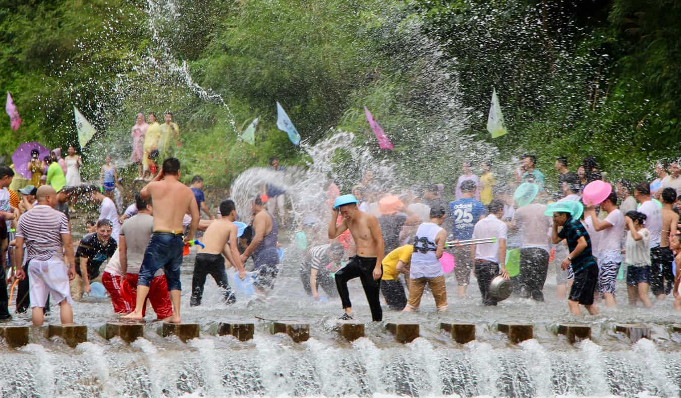 Wie man das Songkran-Fest (thailändisches Neujahr) genießt