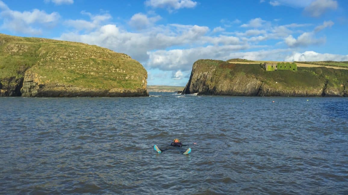 Was man beim Coasteering in Wales erwarten kann